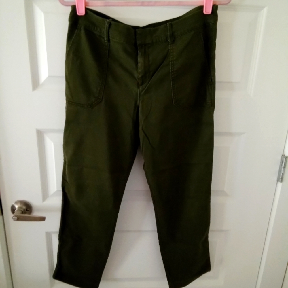 Cargo ankle pants. Dark olive.